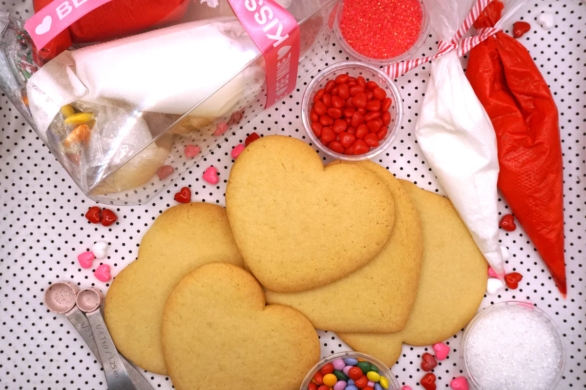 Valentines Cookie Kit (12 pieces)